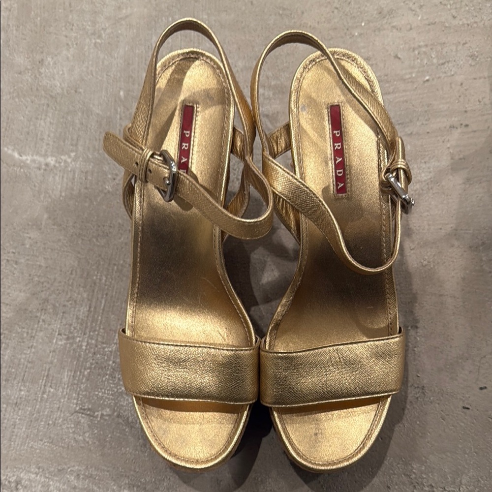 prada woman espadrille is platform